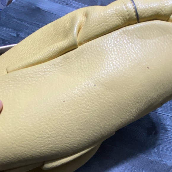 Cream/Beige leather B. Makowsky handbag - Picture 5 of 9